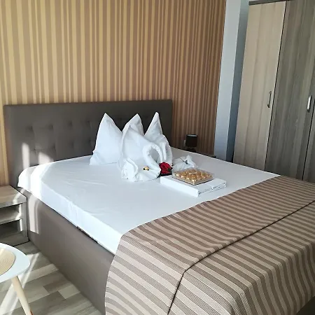 公寓 Aristocracy Summerland *