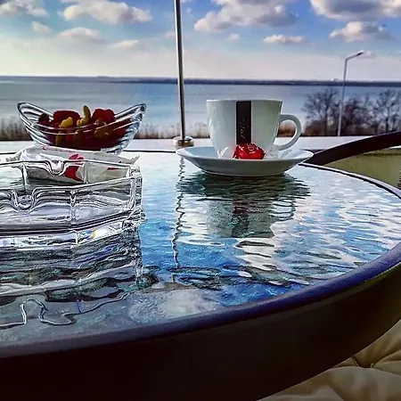 公寓 Aristocracy Summerland *