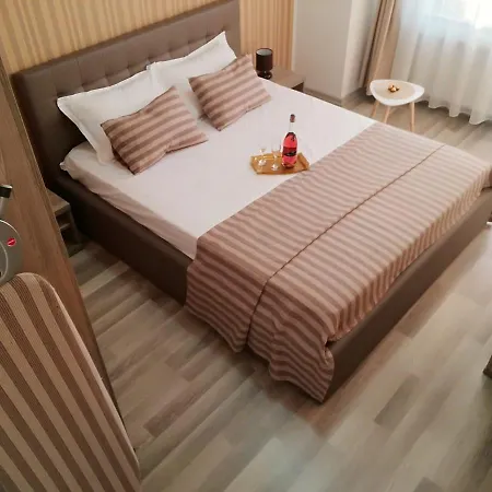 公寓 Aristocracy Summerland *